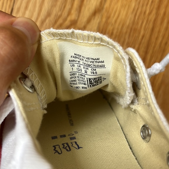 Converse Chuck Taylors Sneakers White Size 1 Juniors Slip On - Picture 12 of 12